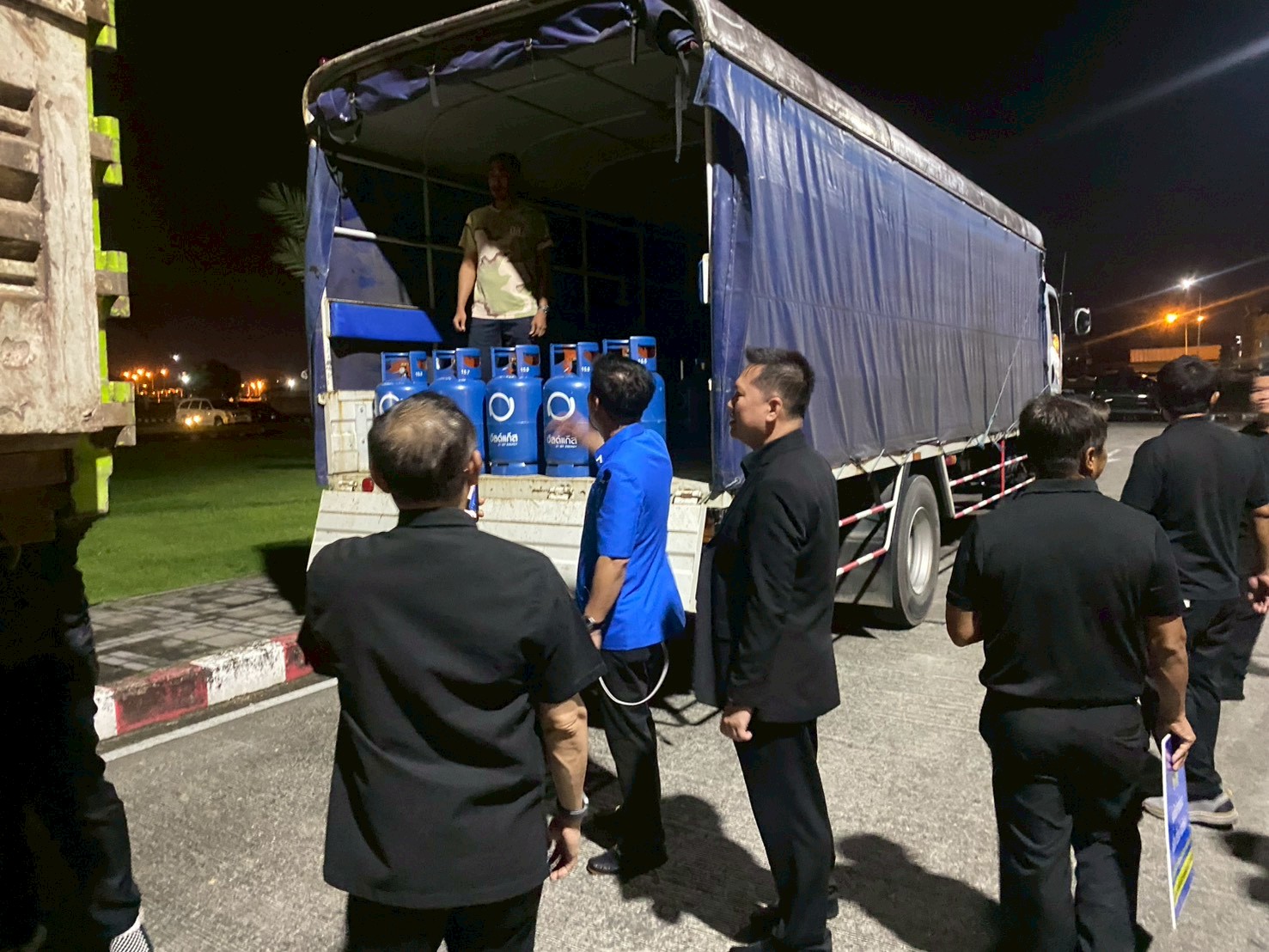 LINE_ALBUM_บริจาคน้ำท่วมสงขลา_251127_2