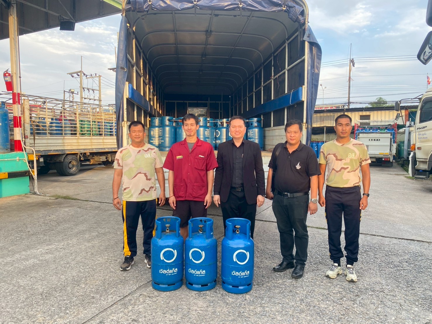 LINE_ALBUM_บริจาคน้ำท่วมสงขลา_251127_6