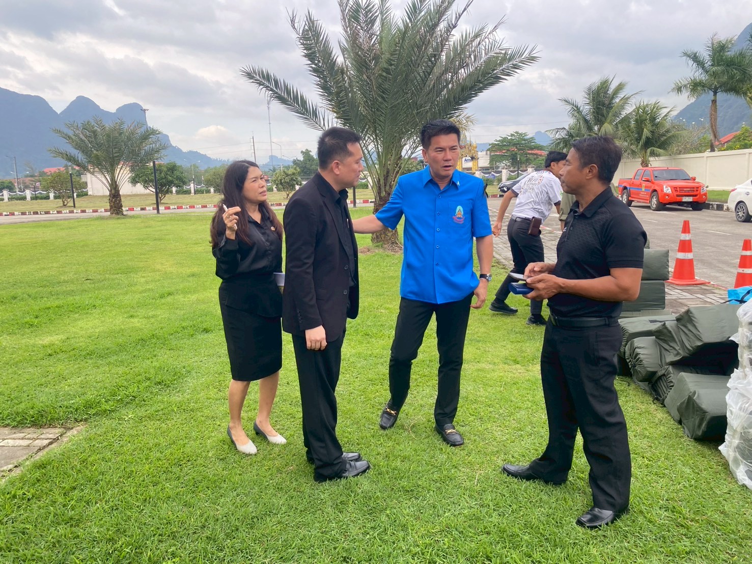 LINE_ALBUM_บริจาคน้ำท่วมสงขลา_251127_8